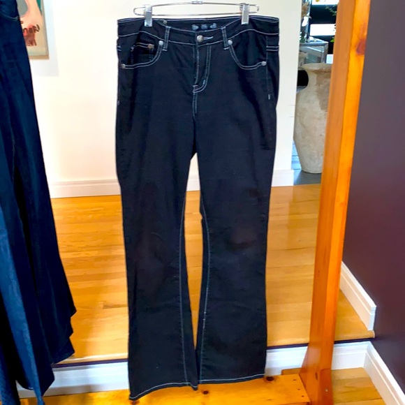 •Ladies Tru Luxe Jeans - Picture 1 of 3
